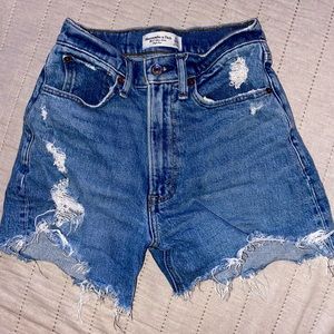 abercrombie 4 inch mom short